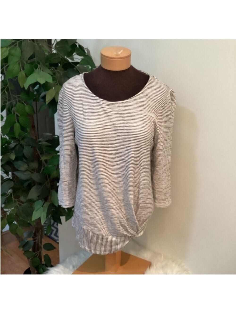 Apt 9 3/4 sleeve pull over striped top Woman’s size XL black and white